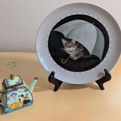 Kelvin Chen Enamel Miniature Teapot No. 800 & Lowell Herrero Cat Plate Tabby Under Umbrella 7 1/2" 1991 Vandor