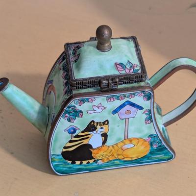Kelvin Chen Enamel Miniature Teapot No. 800 & Lowell Herrero Cat Plate Tabby Under Umbrella 7 1/2" 1991 Vandor