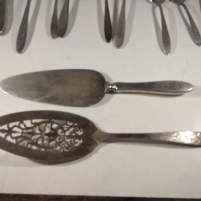 Vintage Community Plate Flatware with Wooden Storage Box- Approx 118 Pieces (K)
