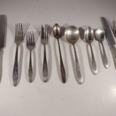 Vintage Community Plate Flatware with Wooden Storage Box- Approx 118 Pieces (K)