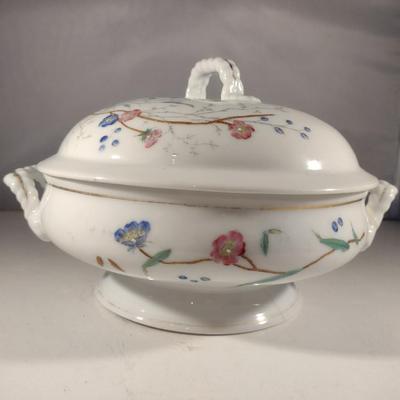 Large, Covered Porcelain Soup Taurine- Approx 9 1/2" in Diameter (K)