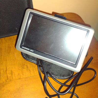 Garmin Nuvi GPS System with Accessories (K)