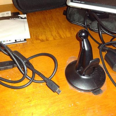 Garmin Nuvi GPS System with Accessories (K)