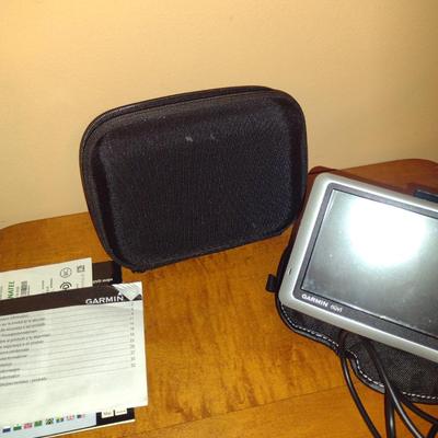 Garmin Nuvi GPS System with Accessories (K)