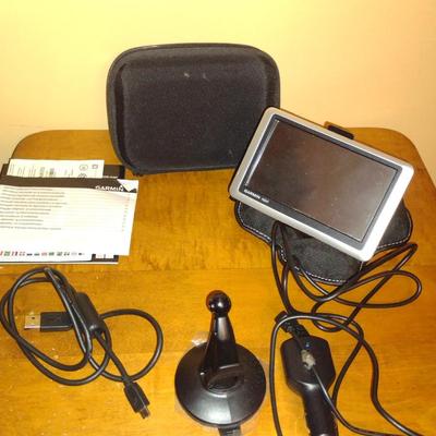 Garmin Nuvi GPS System with Accessories (K)