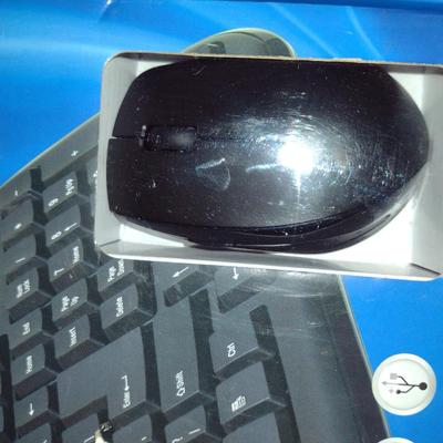 Collection of Electronics- Keyboards, Earphones, Computer Mouse (K)