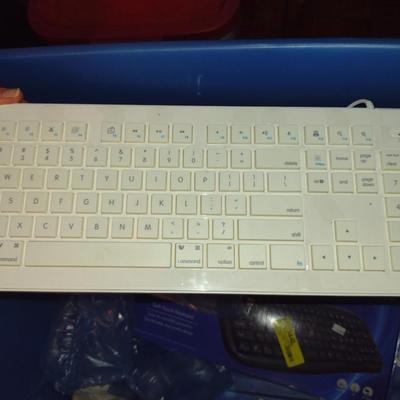 Collection of Electronics- Keyboards, Earphones, Computer Mouse (K)