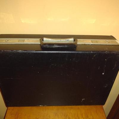 Vintage Samsonite Hard Side Briefcase- Approx 18" x 12" x 5" Deep- No Key (K)
