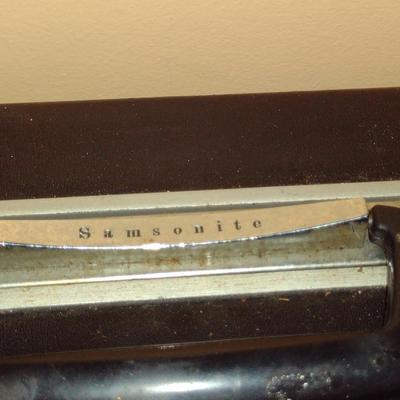 Vintage Samsonite Hard Side Briefcase- Approx 18" x 12" x 5" Deep- No Key (K)