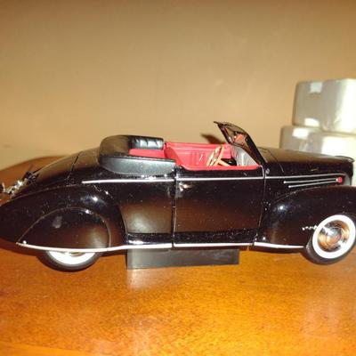 1939 Lincoln Zephyr Convertible Model (K)