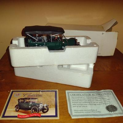 1913 Cadillac Touring Car Model from National Motor Museum Mint (K)