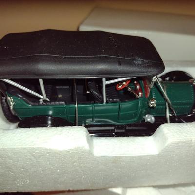 1913 Cadillac Touring Car Model from National Motor Museum Mint (K)
