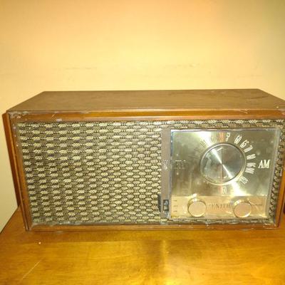 Vintage Zenith Wood Cased AM/FM Radio- Model M730 (K)