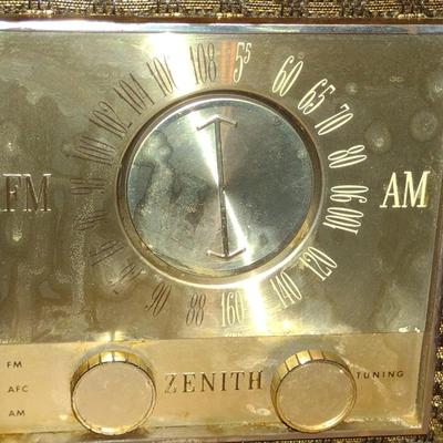 Vintage Zenith Wood Cased AM/FM Radio- Model M730 (K)