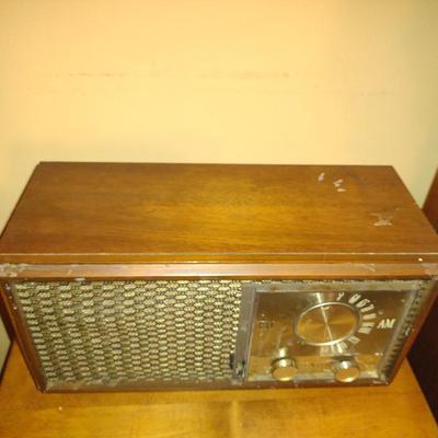 Vintage Zenith Wood Cased AM/FM Radio- Model M730 (K)