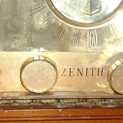 Vintage Zenith Wood Cased AM/FM Radio- Model M730 (K)