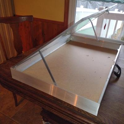 Allstate Mfg Co. Aluminum and Glass Table Top Display Case with Key- Approx 22" x 34" x 3 1/2" Deep (K)