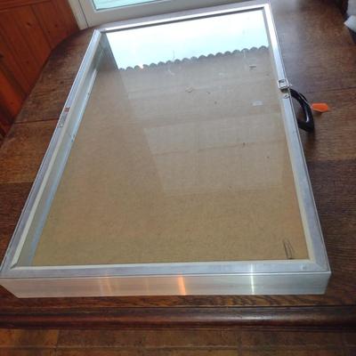 Allstate Mfg Co. Aluminum and Glass Table Top Display Case with Key- Approx 22" x 34" x 3 1/2" Deep (K)