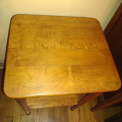 Vintage Wooden Accent/Side Table with Stretcher Shelf- Approx 17 3/4" x 16" x 28 1/4" Tall (K)