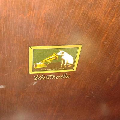 Vintage Wood Cased RCA Victor Radio/Record Player (K)