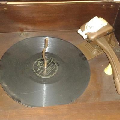 Vintage Wood Cased RCA Victor Radio/Record Player (K)
