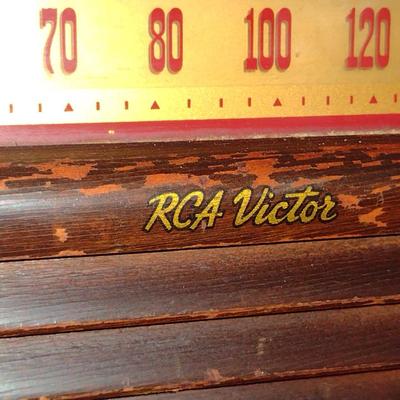 Vintage Wood Cased RCA Victor Radio/Record Player (K)