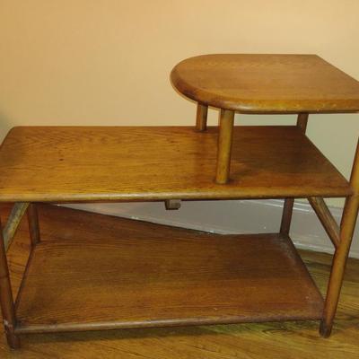 Vintage Wooden Two Tier Side/Accent Table with Stretcher Shelf (K)
