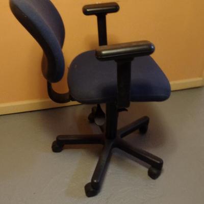 Rolling Upholstered Office Chair (K)