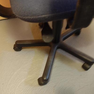 Rolling Upholstered Office Chair (K)