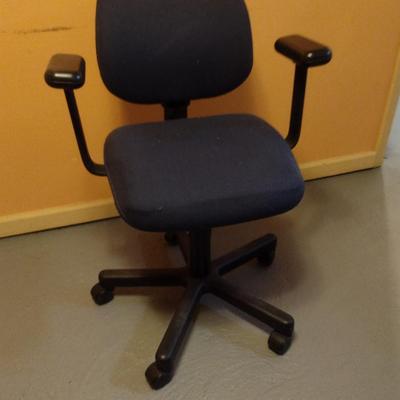 Rolling Upholstered Office Chair (K)