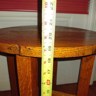 Tiger Oak Accent/Side Table- Approx 15 1/2" in Diameter, 19" Tall (K)