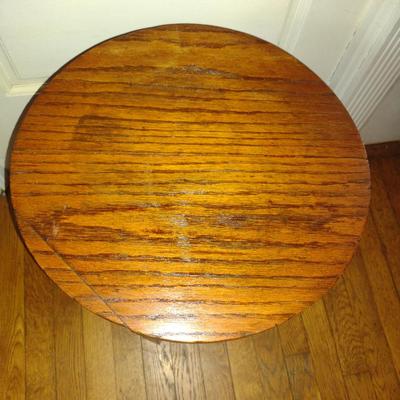 Tiger Oak Accent/Side Table- Approx 15 1/2" in Diameter, 19" Tall (K)