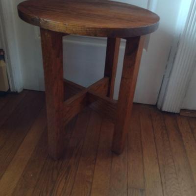 Tiger Oak Accent/Side Table- Approx 15 1/2" in Diameter, 19" Tall (K)