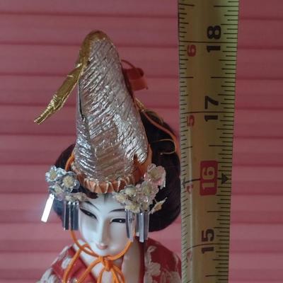 Vintage Japanese Geisha Doll in Glass Display Case (K)