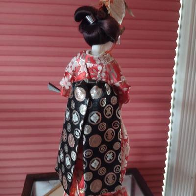 Vintage Japanese Geisha Doll in Glass Display Case (K)