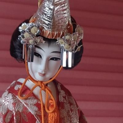 Vintage Japanese Geisha Doll in Glass Display Case (K)