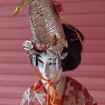 Vintage Japanese Geisha Doll in Glass Display Case (K)