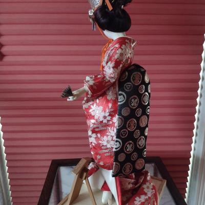 Vintage Japanese Geisha Doll in Glass Display Case (K)