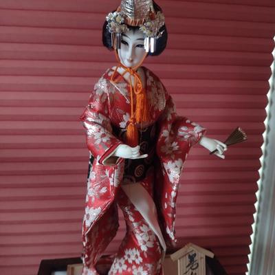 Vintage Japanese Geisha Doll in Glass Display Case (K)