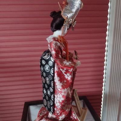 Vintage Japanese Geisha Doll in Glass Display Case (K)