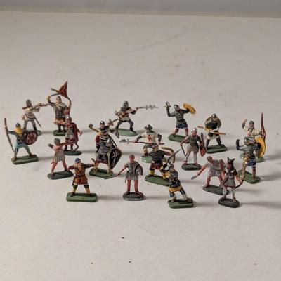 Vintage Tin/Pewter Soldiers Choice B