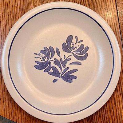 Pfaltzgraff Yorktowne Stoneware 128 Pieces