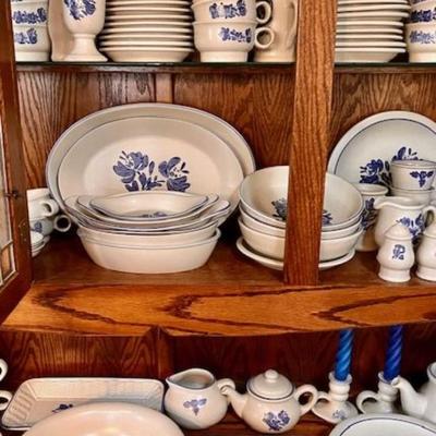 Pfaltzgraff Yorktowne Stoneware 128 Pieces