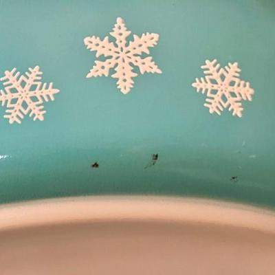 Two Vintage Pyrex Casserole Dishes