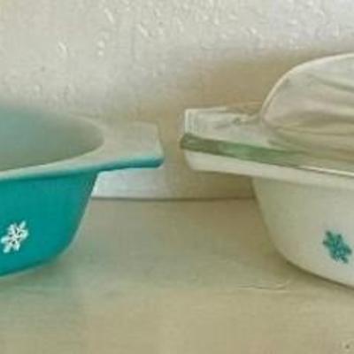 Two Vintage Pyrex Casserole Dishes