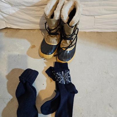 Nice Manitou Sorel winter boots with 2 pairs of wool socks