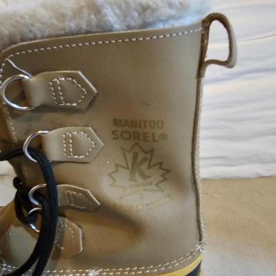 Nice Manitou Sorel winter boots with 2 pairs of wool socks