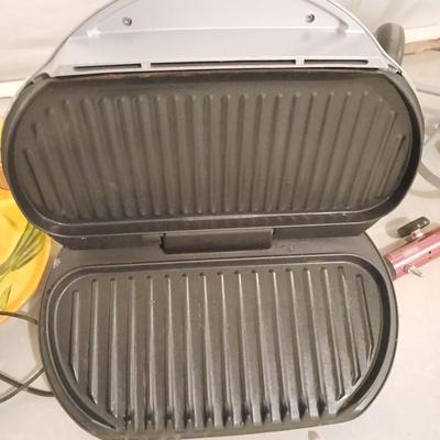 George Foreman Lean Green grilling machine with 1970 Las Angeles Potteries divided serving dish 4/5