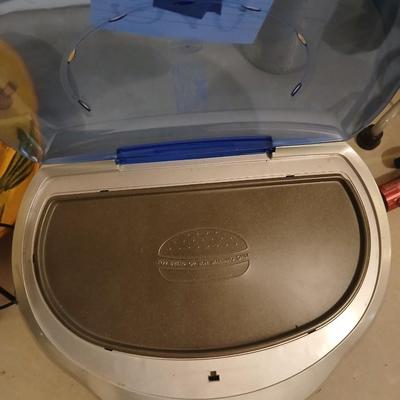George Foreman Lean Green grilling machine with 1970 Las Angeles Potteries divided serving dish 4/5
