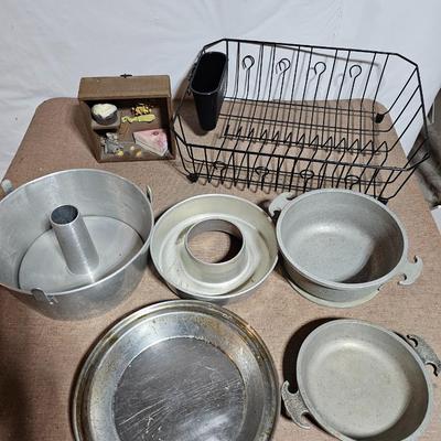 Assortment of kitchen baking pans - Aluminum pots and a dishrack